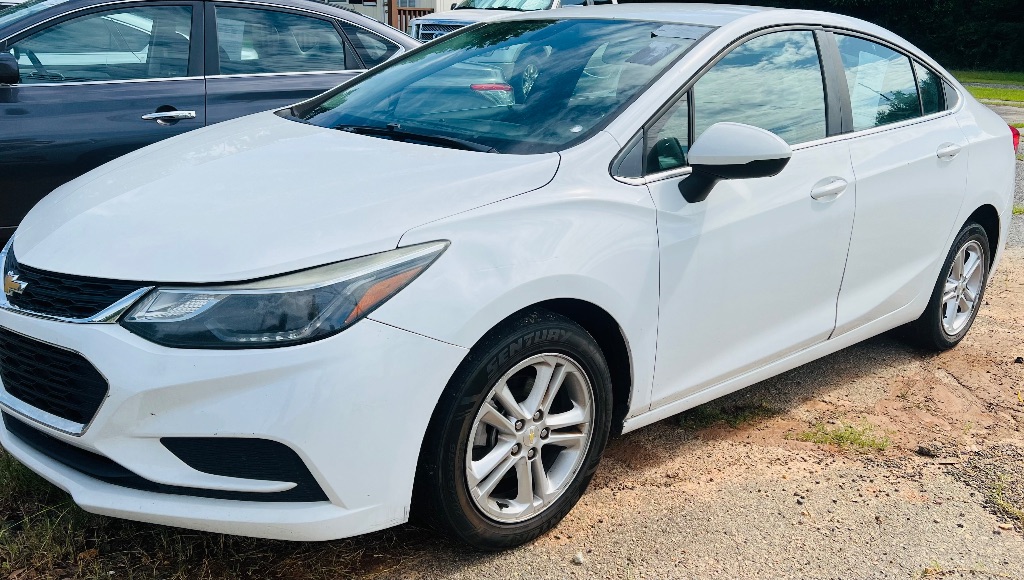 2018 Chevrolet Cruze LT's photo