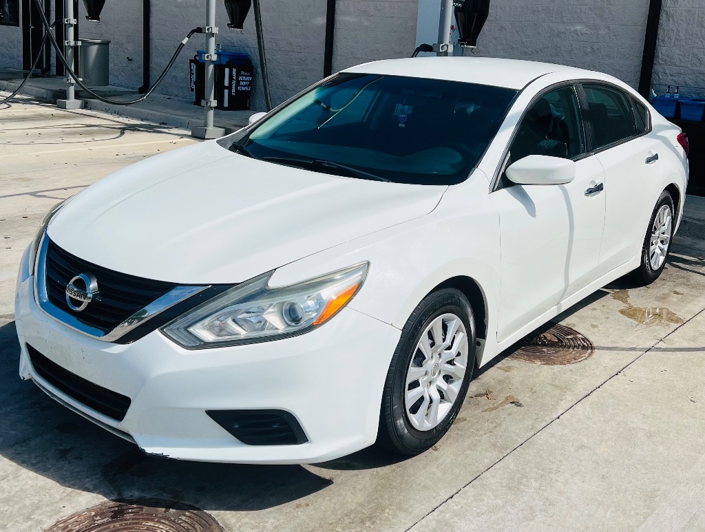 2016 Nissan Altima S's photo
